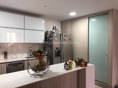 Apartamento de 3 alcobas en venta en El Poblado, Medellín, 125 m² · foto 7 de 20