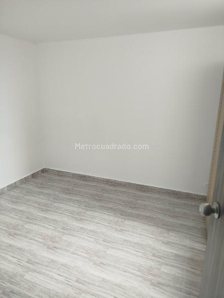 3BR Apartment with Private Parking in Robledo - 2