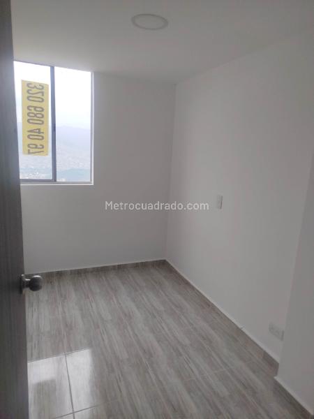 3BR Apartment with Private Parking in Robledo - 5