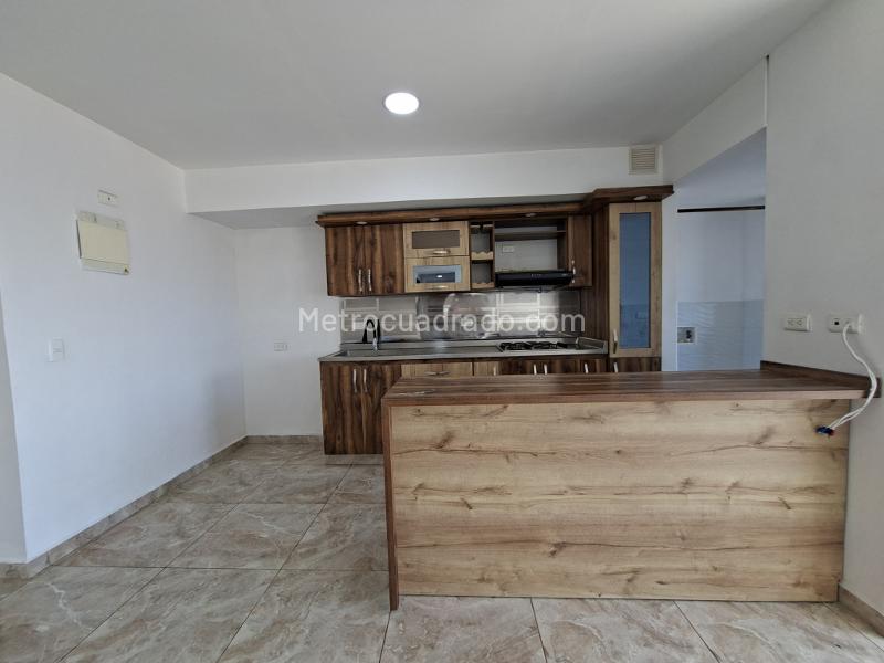 Encantador apartamento de 3 habitaciones con parqueadero en Obrero - 4