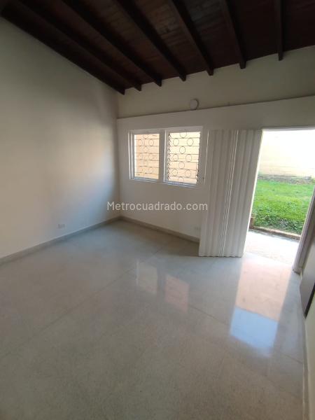 4BR House for Sale/Rent in Santa Monica with Garden & Garage