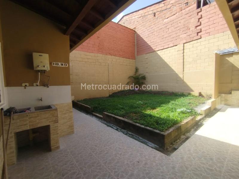 4BR House for Sale/Rent in Santa Monica with Garden & Garage - 3