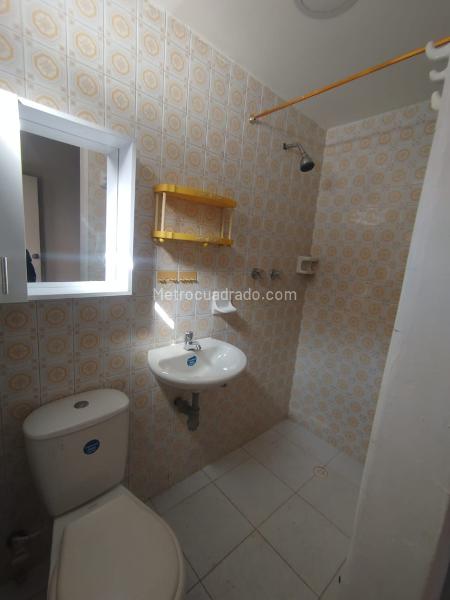 4BR House for Sale/Rent in Santa Monica with Garden & Garage - 9