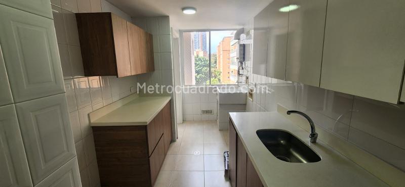 Apartamento de 3 Alcobas en Castropol con Excelente Ubicación - 2