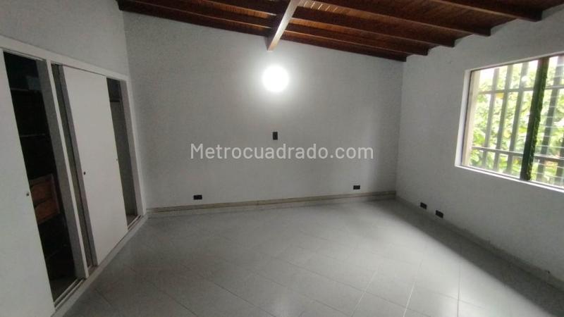 4BR House for Rent in Simn Bolívar (95 m²) - 2