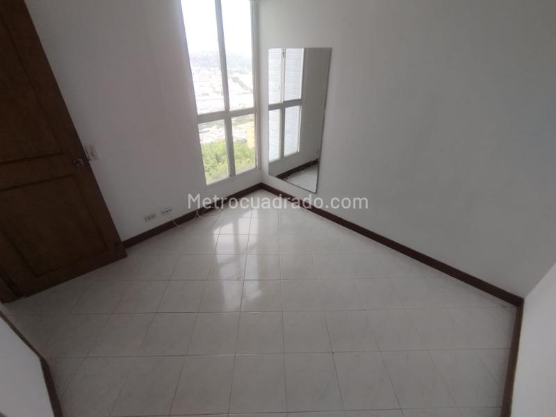 3BR Apartment in Las Palmas with Pool, Study, and Covered Garage - 4