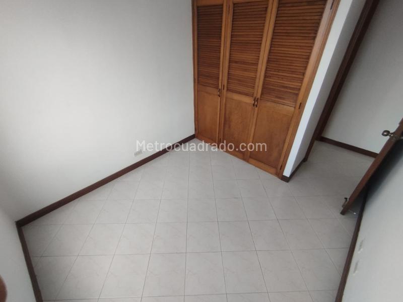 3BR Apartment in Las Palmas with Pool, Study, and Covered Garage - 5