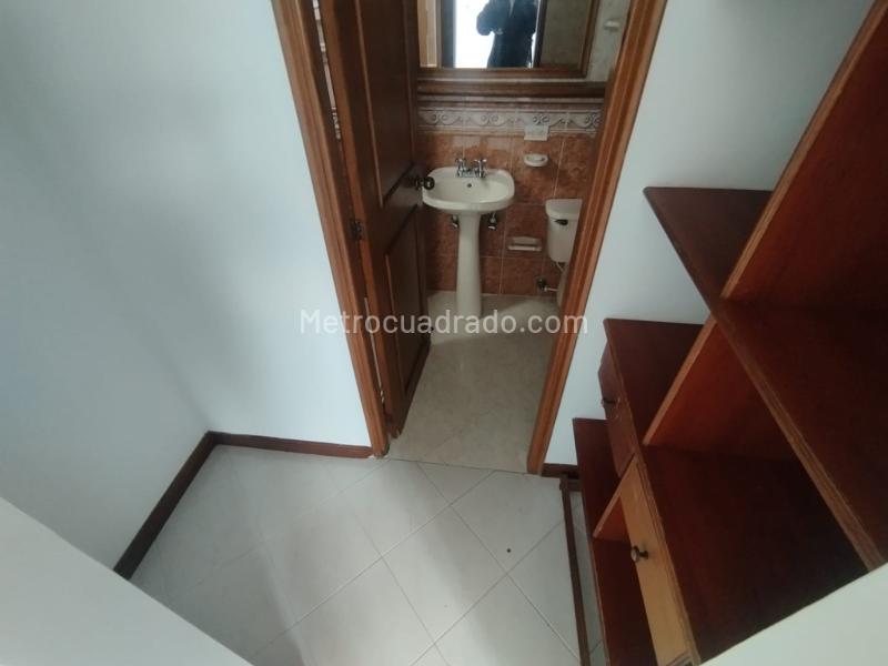 3BR Apartment in Las Palmas with Pool, Study, and Covered Garage - 6