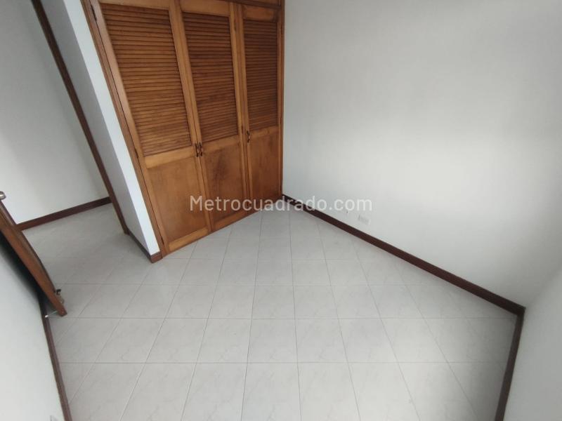 3BR Apartment in Las Palmas with Pool, Study, and Covered Garage - 7