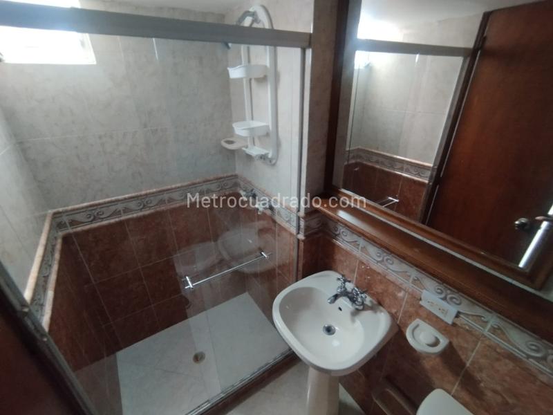 3BR Apartment in Las Palmas with Pool, Study, and Covered Garage - 8