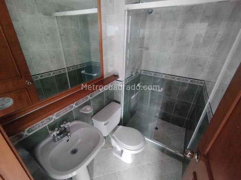 3BR Apartment in Las Palmas with Pool, Study, and Covered Garage - 9