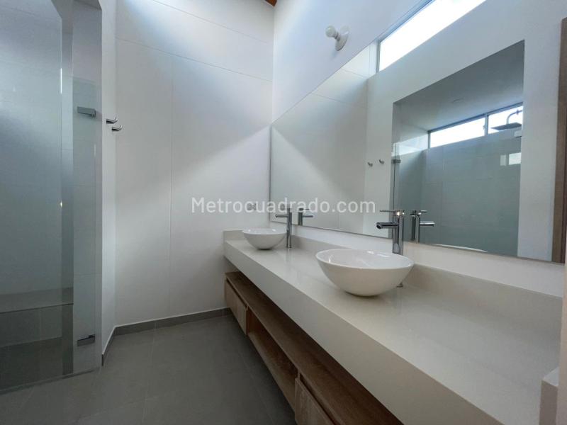 Elegant 3BR House for Rent in Gualanday - 9