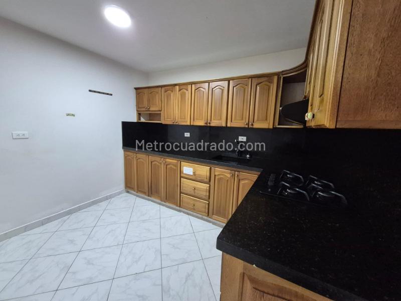 Elegant Duplex House for Rent in Santa Ana - 2