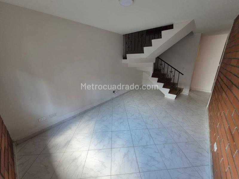 Elegant Duplex House for Rent in Santa Ana - 6