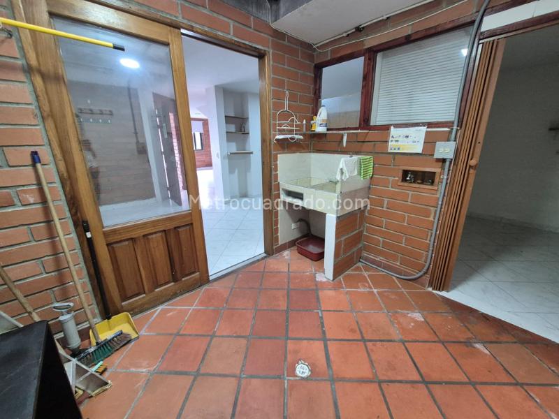 Elegant Duplex House for Rent in Santa Ana - 8