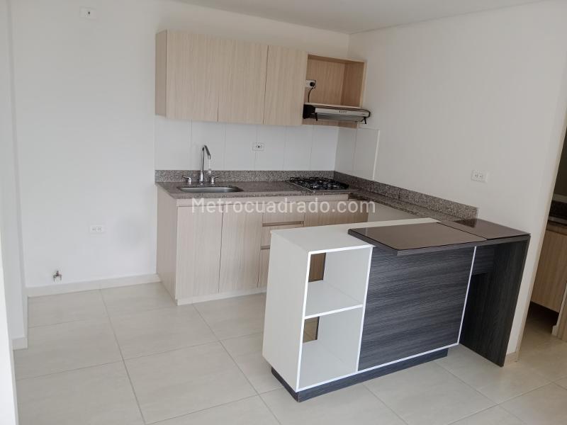 Modern 3BR Apartment with Balcony in Suramérica - 4