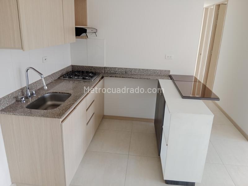 Modern 3BR Apartment with Balcony in Suramérica - 5