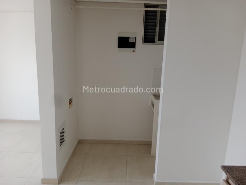 Modern 3BR Apartment with Balcony in Suramérica - 6