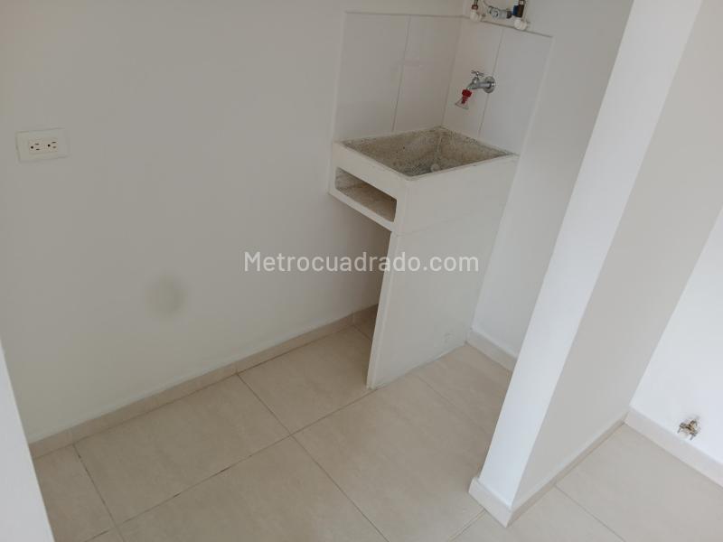 Modern 3BR Apartment with Balcony in Suramérica - 7