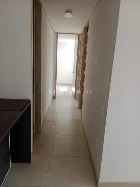 Modern 3BR Apartment with Balcony in Suramérica - 8