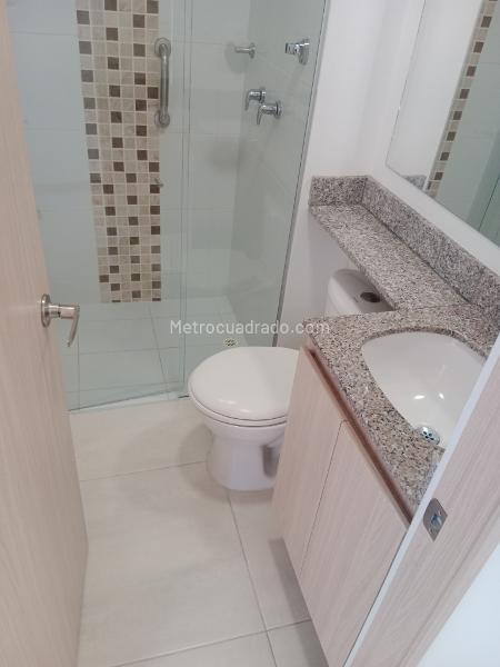 Modern 3BR Apartment with Balcony in Suramérica - 9