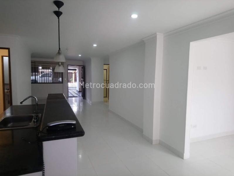 Elegant 4BR Apartment with Study in Belen La Palma - 7