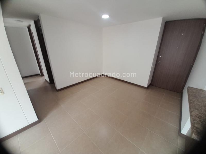 Moderno Apartamento de 3 Habitaciones con Balcón en Suramérica - 5