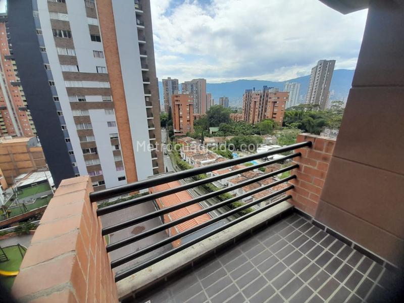 Moderno Apartamento de 3 Habitaciones con Balcón en Suramérica - 6