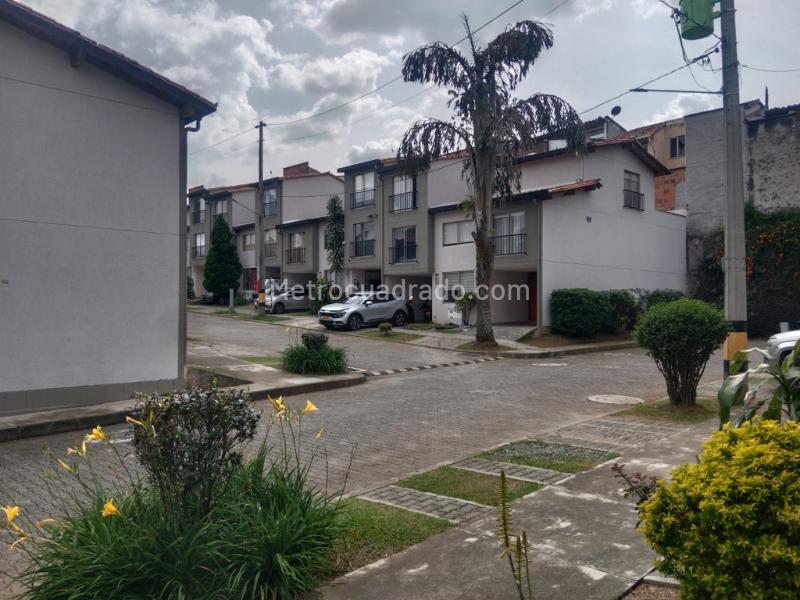 Modern Duplex House for Rent in Suramérica (3BR, 3BA)