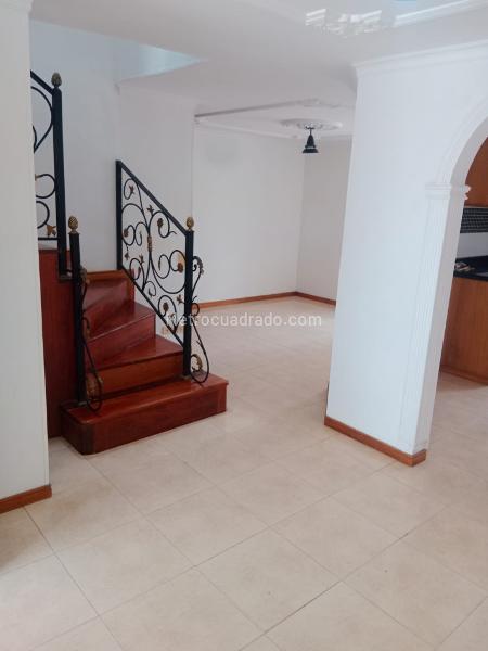 Modern Duplex House for Rent in Suramérica (3BR, 3BA) - 3