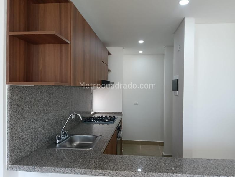Elegante Apartamento de 2 Habitaciones y 2 Baños en San Antonio - 2