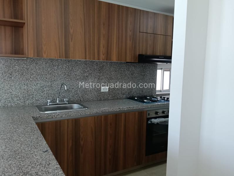 Elegante Apartamento de 2 Habitaciones y 2 Baños en San Antonio - 3