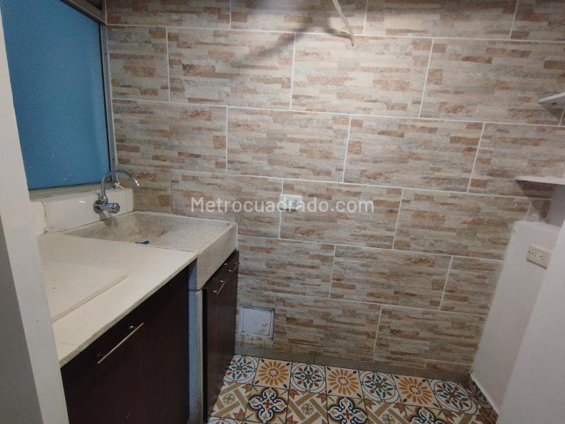 Elegant 3BR Apartment with Balcony in Suramérica - 4