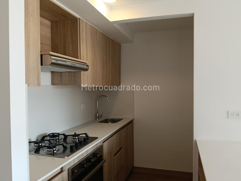 Elegante Apartamento de 3 Habitaciones con Balcón en El Porvenir - 2