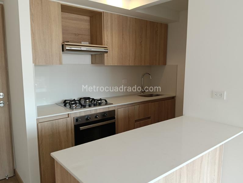 Elegante Apartamento de 3 Habitaciones con Balcón en El Porvenir - 3