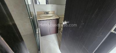 Apartamento de 3 alcobas en arriendo en El Poblado, Medellín, 84 m² · foto 12 de 13