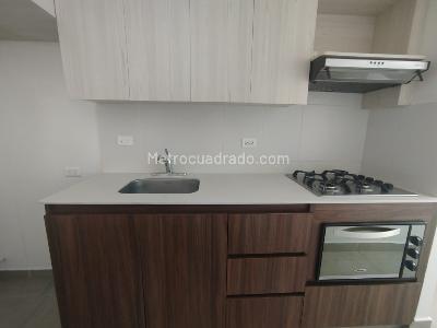 Apartamento de 3 alcobas en venta en Obrero, Bello, 74 m² · foto 2 de 16