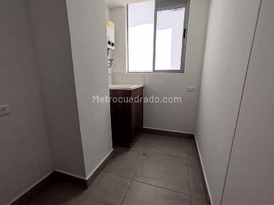 Apartamento de 3 alcobas en venta en Obrero, Bello, 74 m² · foto 4 de 16