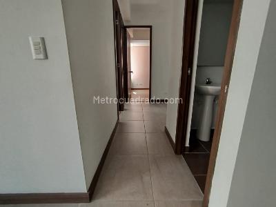 Apartamento de 3 alcobas en venta en Obrero, Bello, 74 m² · foto 5 de 16