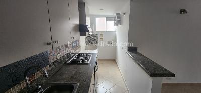 Apartamento de 3 alcobas en arriendo en Villa Carlota, Medellín, 67 m² · foto 2 de 13