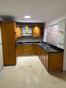 Casa de 4 alcobas en venta en La Castellana, Medellín, 225 m² · foto 2 de 20