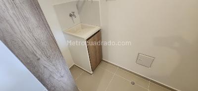 Apartaestudio en arriendo en El Poblado, Medellín, 54 m² · foto 3 de 10