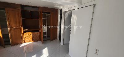 Apartamento de 2 alcobas en arriendo en El Poblado, Medellín, 63 m² · foto 5 de 9
