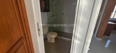 Apartamento de 2 alcobas en arriendo en El Poblado, Medellín, 63 m² · foto 6 de 9
