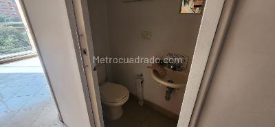 Apartamento de 2 alcobas en arriendo en El Poblado, Medellín, 63 m² · foto 7 de 9