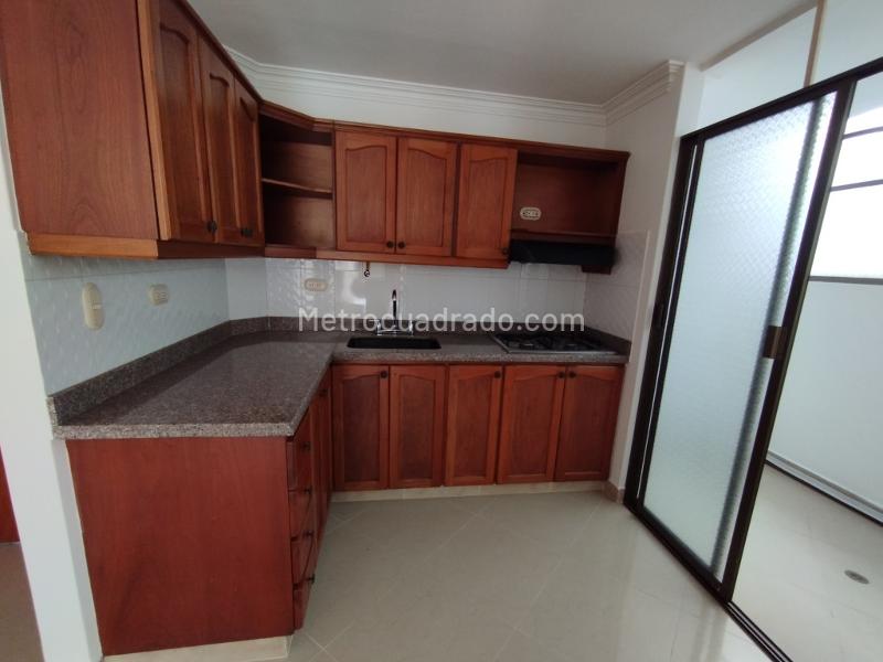 3BR Apartment with Balcony in Centro (90 m²)