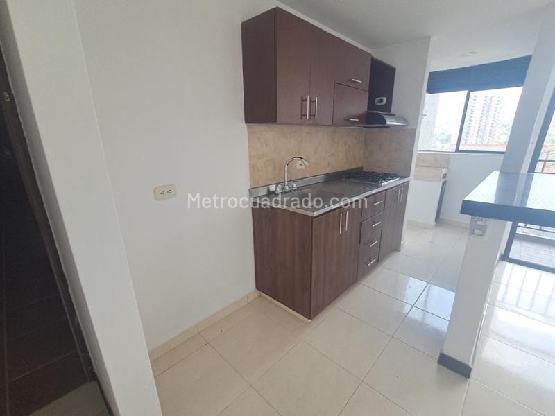 3BR Apartment with Balcony in Suramérica