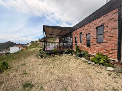 Casa de 3 alcobas en venta en San Felix, Bello, 160 m² · foto 2 de 20