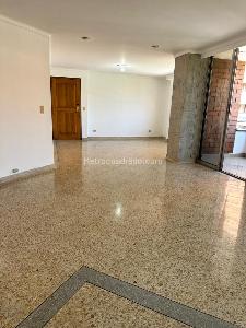 Apartamento de 3 alcobas en venta en Las Acacias, Medellín, 150 m² · foto 2 de 20
