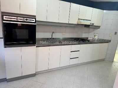 Apartamento de 3 alcobas en venta en Las Acacias, Medellín, 150 m² · foto 4 de 20